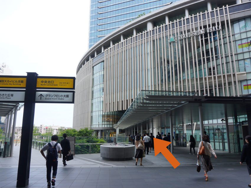 JR大阪2Fデッキの写真